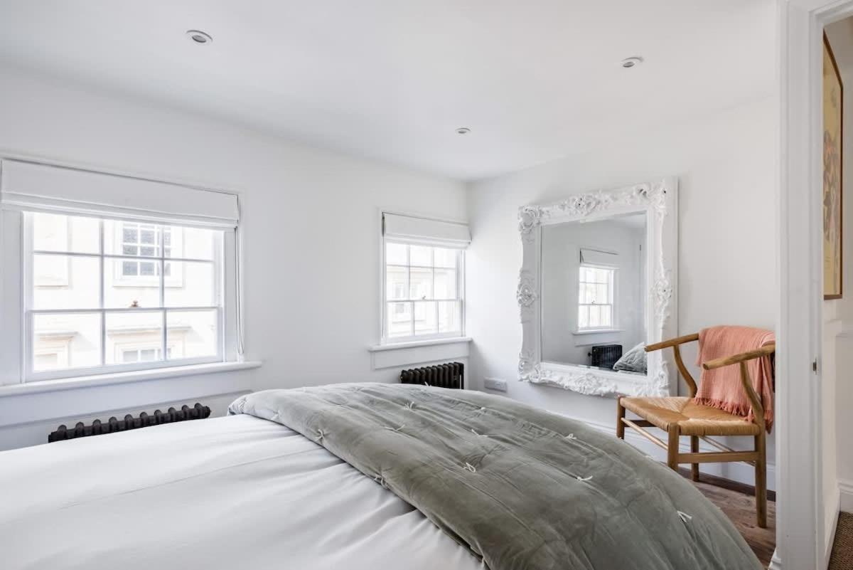 Georgian Townhouse With Free Parking