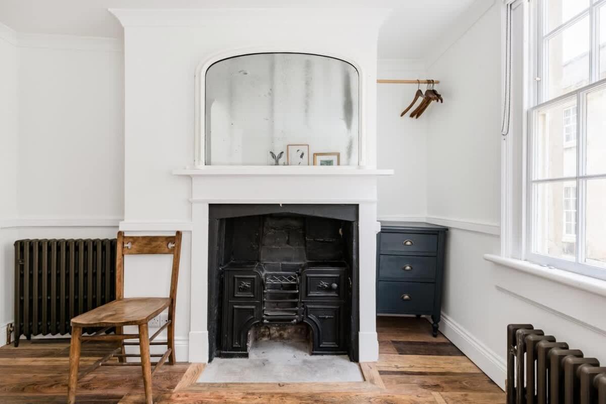 Georgian Townhouse With Free Parking *